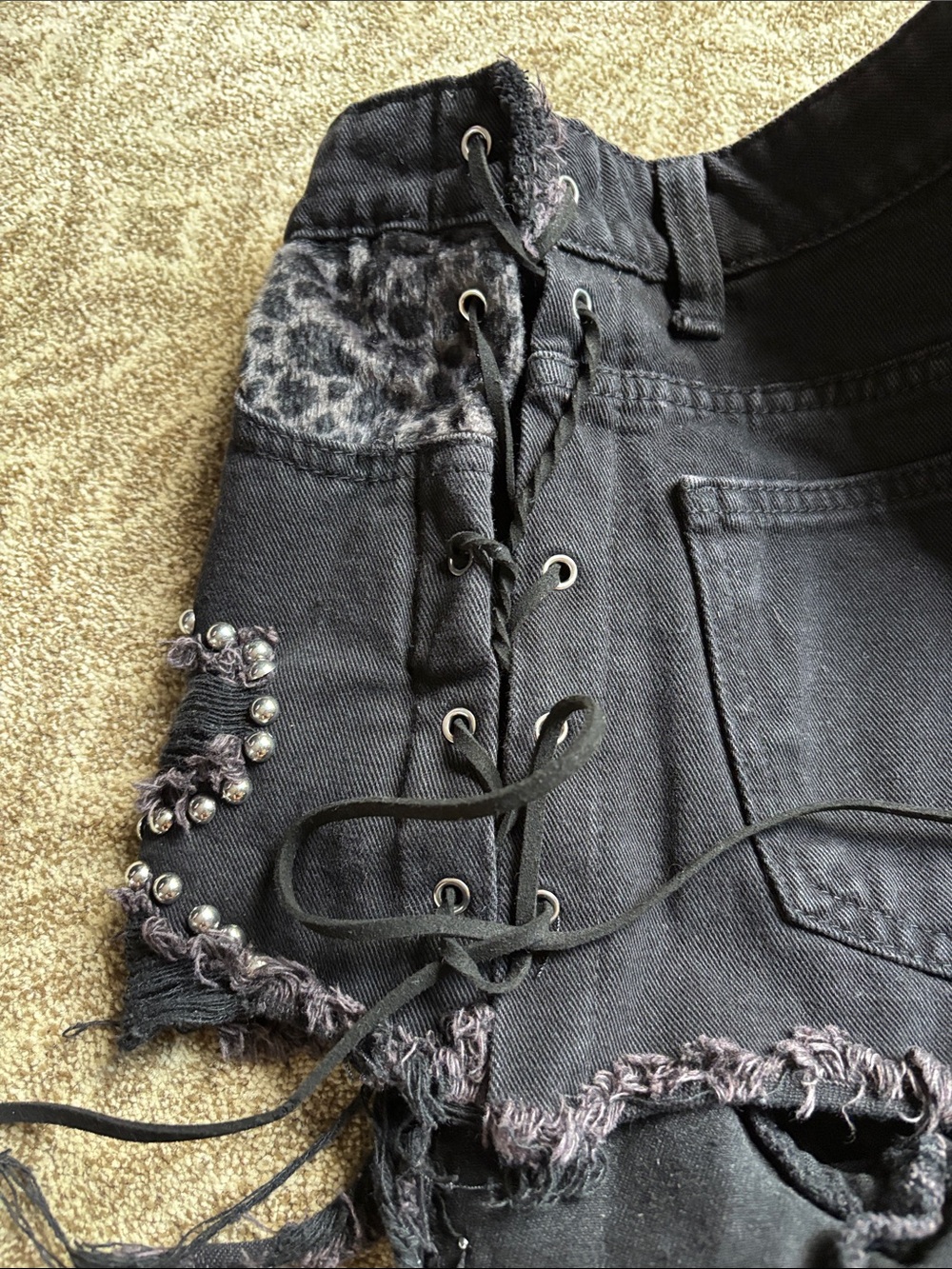 Romwe Black Distressed Denim Shorts with Studs & Leopard Patch - Picture 4 of 6